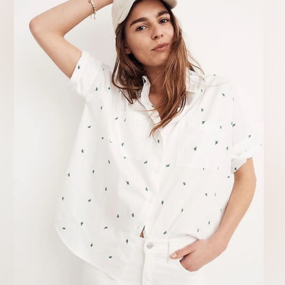 Madewell White Short-Sleeve Button-Up Shirt with Green Embroidery